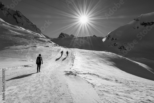 Winter hikes in Switzerland are always a good opportunity to see the beauty of the snowy mountains