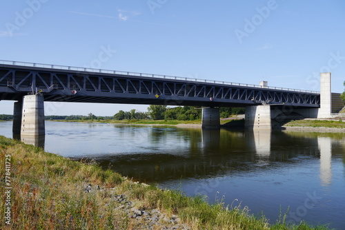Trogbrücke des Mittellandkanals über die Elbe am Wasserstraßenkreuz Magdeburg
