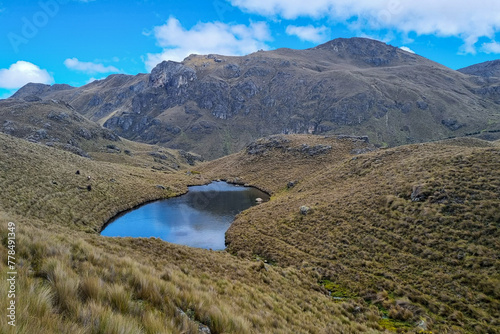 Lago na Cordilheira dos Andes photo