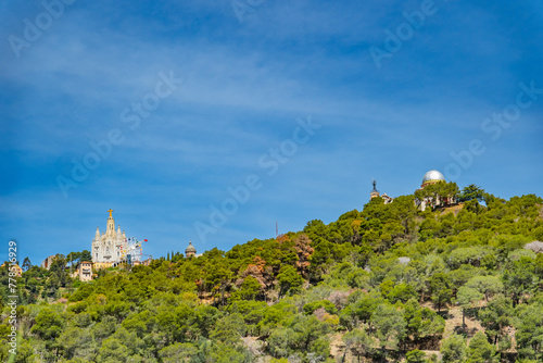 Blick auf das Fabra Observatorium am Tibidabo in Barcelona, Spanien photo