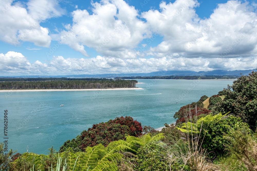 Bowentown Lookout : Maori pa site with scenic views of the Tauranga Harbour, Anzac Bay and Matakana Island in Bay of Plenty, New Zealand
