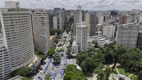 Drone flies left from Américo Renné Gianetti City Park to Afonso Pena Avenue during the Hippie Fair photo