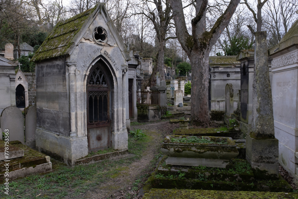 Obraz premium Monuments I've come across in the French cemeteries of Montparnasse and Pierre Lachaise (Paris). Shot during days with diffuse lighting.
