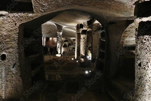 Obraz na płótnie Napoli - Scorcio del livello superiore delle Catacombe di San Gennaro w salonie