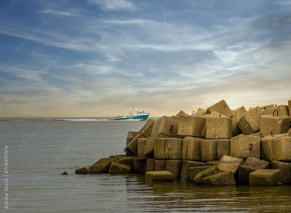 Küstenschutz an der Hafeneinfahrt in Cuxhaven
