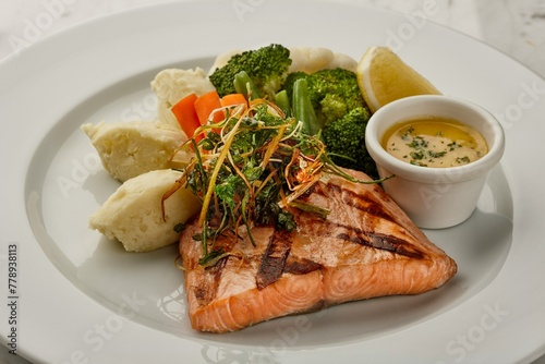 Fototapeta Naklejka Na Ścianę i Meble -  thai food fish with vegetable