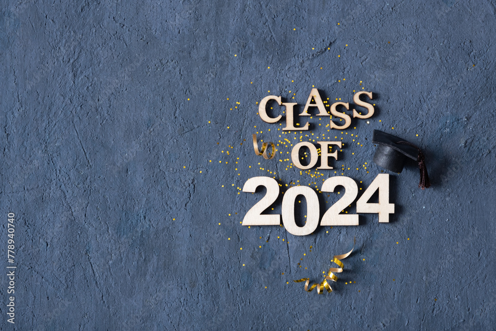 Class of 2024 concept. Number 2024 with graduated cap and confetti top view - obrazy, fototapety, plakaty 