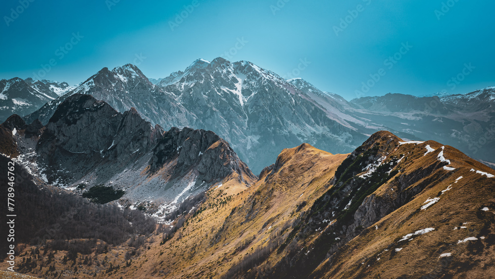 Obraz premium Rocky mountains with a snow