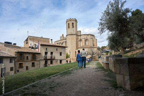 Acceso al recinto amurallado del pueblo de de Valderrobres de la provincia de Teruel (Aragón), España photo