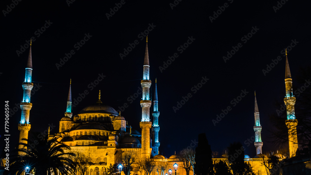 Istanbul, Turkey - March 23 2014: Night view of Suleymaniye Mosque - obrazy, fototapety, plakaty 
