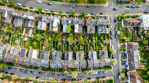 Obraz na płótnie Aerial view of houses in Chiswick, a leafy London suburb with a village feel w salonie