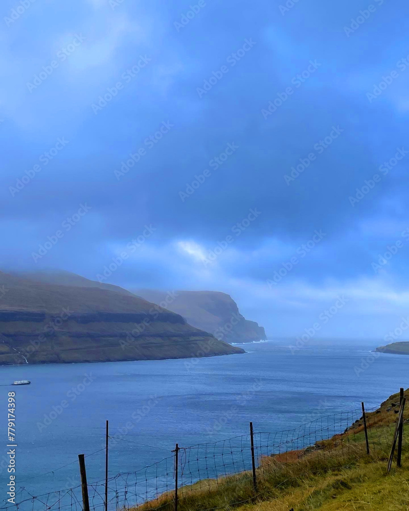 Färöer Inseln, Dorf Tjornuvik, Fossa Wasserfall, Faroe Islands, Landschaften, Landscapes, Mountains, Berge, Nord Atlantik, North Atlantic, Roads, Waterfall, Wasserfall, Bach, Fluss, Ocean,