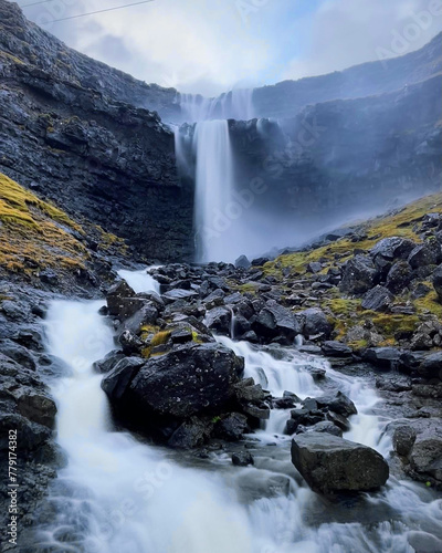 Färöer Inseln, Dorf Tjornuvik, Fossa Wasserfall, Faroe Islands, Landschaften, Landscapes, Mountains, Berge, Nord Atlantik, North Atlantic, Roads, Waterfall, Wasserfall, Bach, Fluss, Ocean,