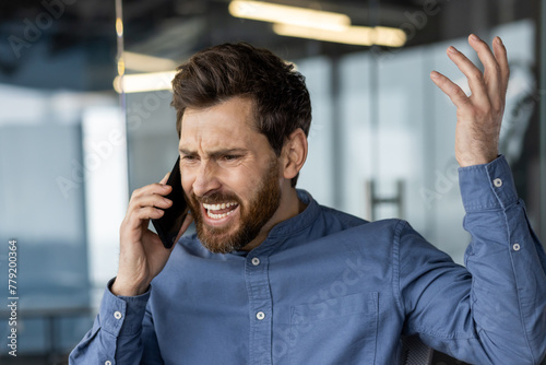 Εκτύπωση καμβά Angry boss talking on the phone in office setting