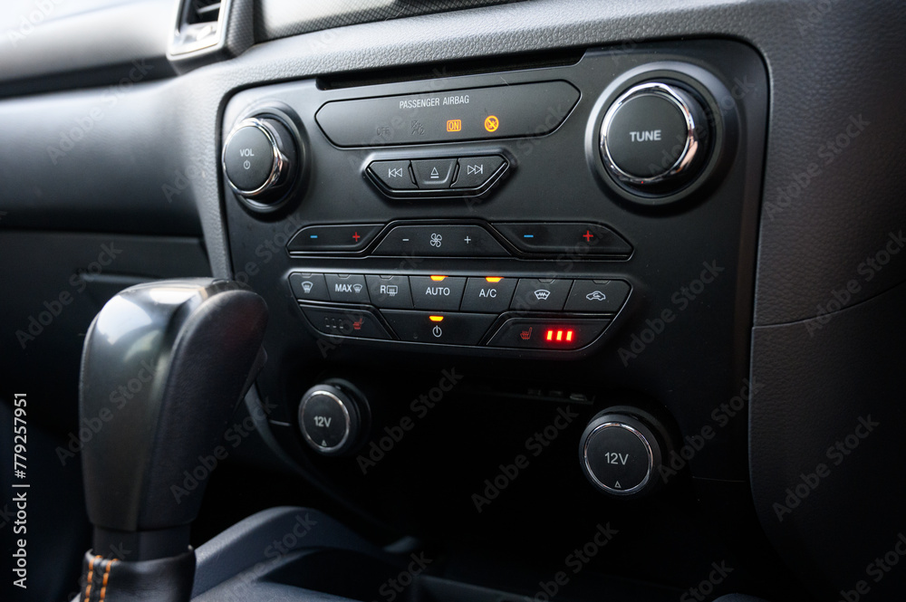 Vehicle climate control with heated seats Vehicle climate control with heated seats