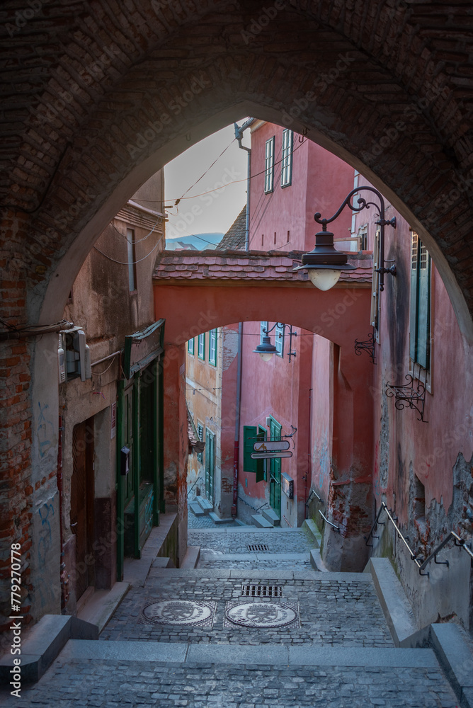 Φωτογραφία Sunset view of a historical house in the old town of Sibiu, Romania