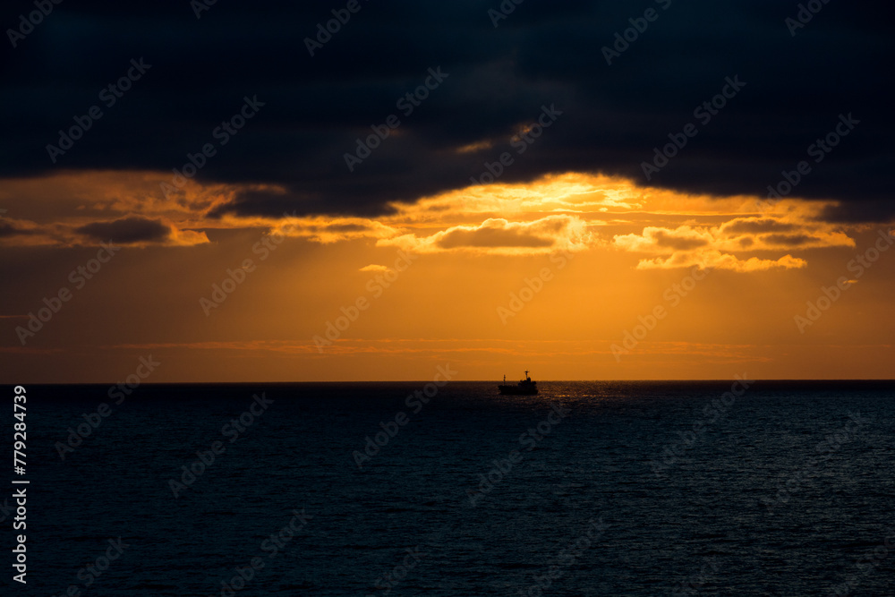 美しい海の夕暮れ
