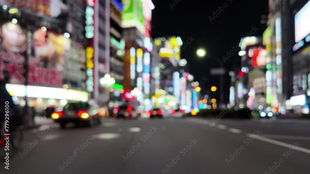東京新宿歌舞伎町の夜のドライバー目線　東行