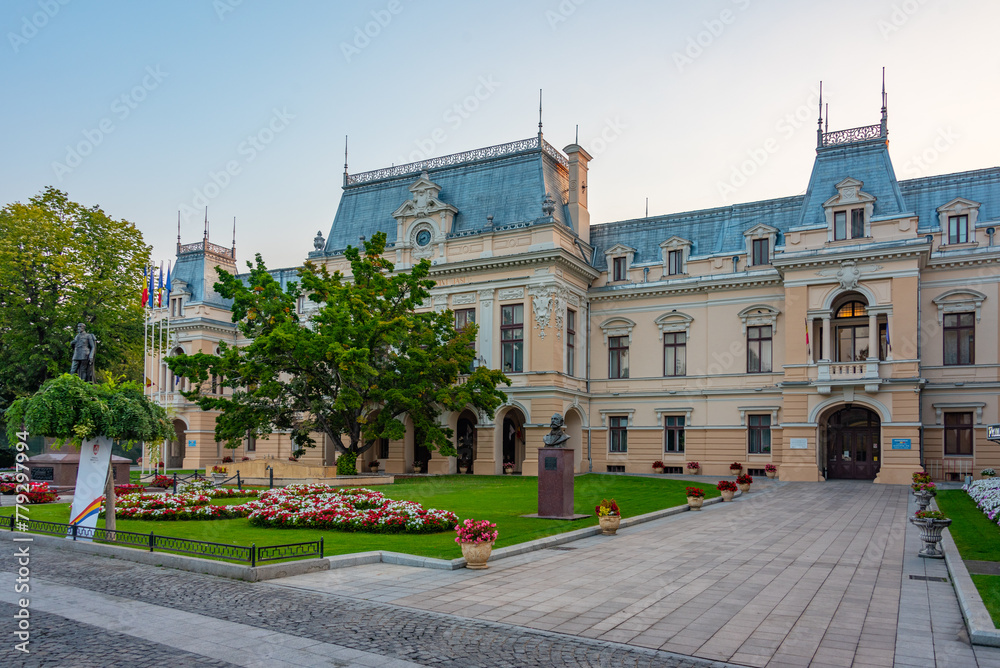 Obraz premium Sunrise view of Roznovanu palace in Iasi, Romania