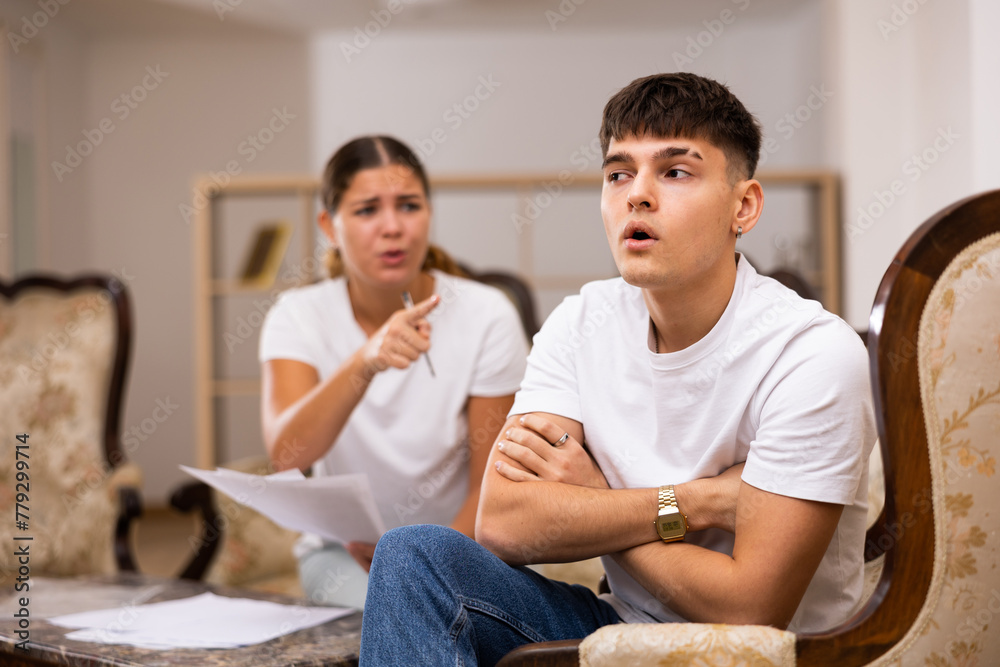 Obraz premium Man is sad because of the conflict with his wife at home