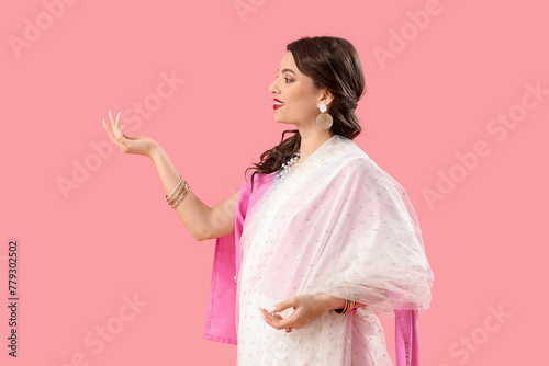 Beautiful young Indian woma...