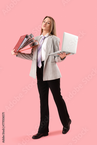 Funny young businesswoman w...