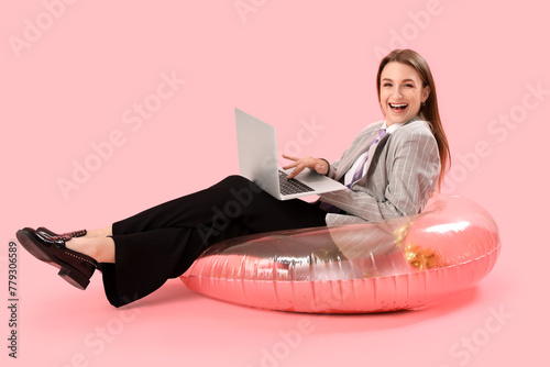Funny young businesswoman w...