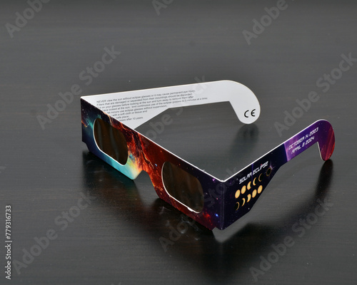 Solar eclipse glasses 