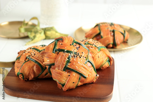 Cropat Croissant Ketupat