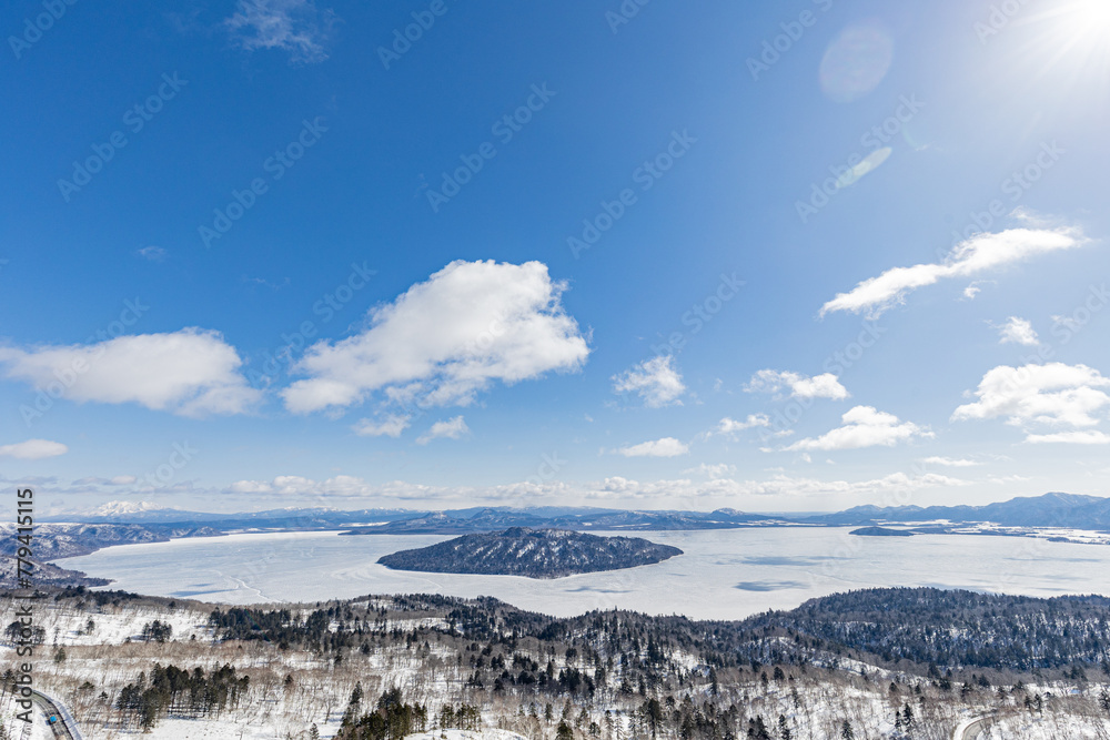 広角で撮影した北海道の美幌峠からみた景色