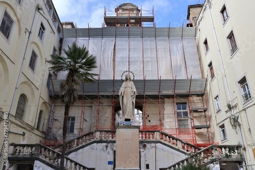 Obraz na płótnie Napoli - Scalone di accesso alla Basilica di San Gennaro dall'ospedale w salonie