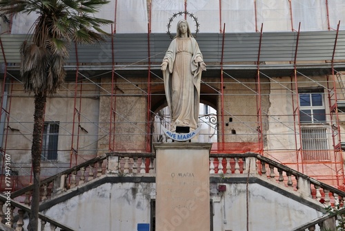 Obraz na płótnie Napoli - Ospedale di San Gennaro dei Poveri dallo scalone di accesso alla basilica w salonie