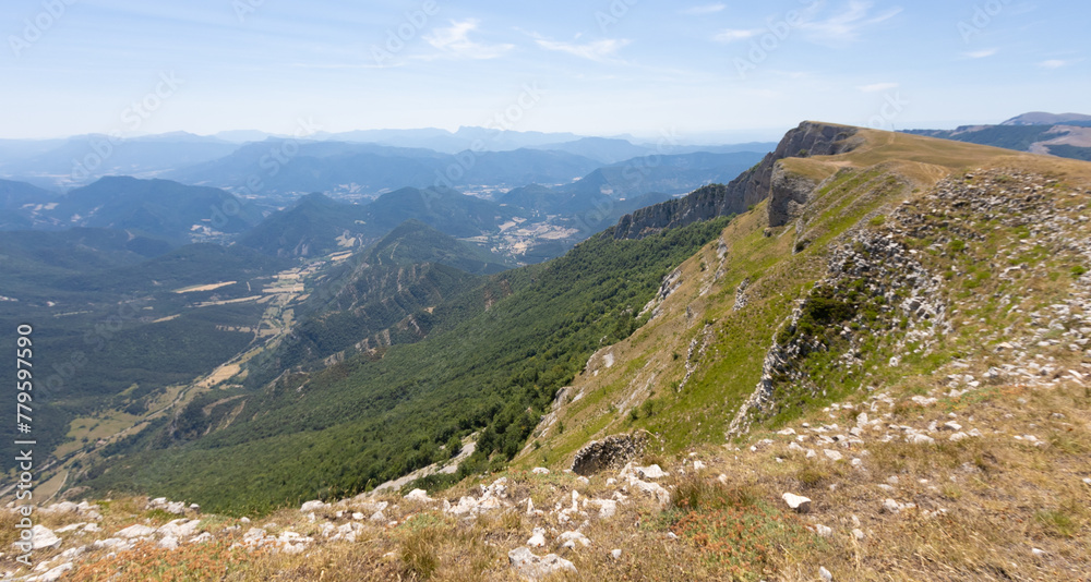 Le col de Rousset est un passage permettant d'accéder sur le massif du Vercors. Il relie précisément Die au plateau du Vercors, donc de la Provence aux Alpes Le col de Rousset est un passage permettant d'accéder sur le massif du Vercors. Il relie précisément Die au plateau du Vercors, donc de la Provence aux Alpes