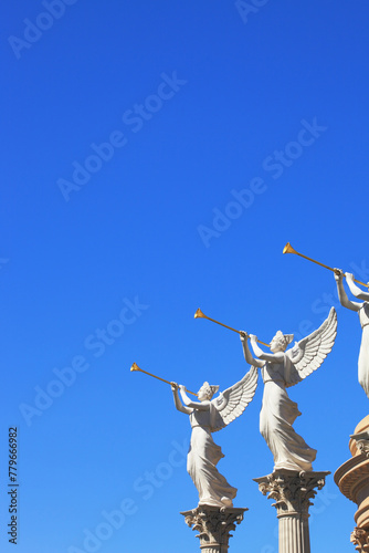 The statues of winged troubadours