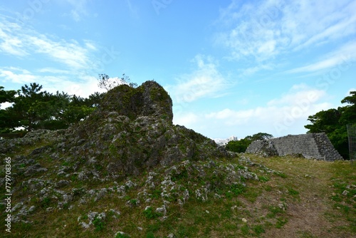 浦添グスク　現存城壁と復元城壁 photo