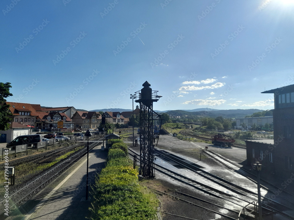 Blick von Rampe am Bahnhof Wernigerode zum Brocken
