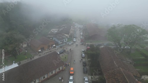 Vila Paranapiacaba Casas Inglesas Arquitetura Neblina Névoa Nuvens Casas Ruas Estação Ferroviária História Patrimônio Turismo Atmosférico Encantador São Paulo Enigmático Misterioso Paisagem Brasil