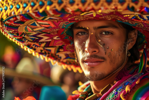 retrato de un joven mexicano con sombrero charro colorido y traje tradicional. Concepto celebraciones mexicanas, 5de mayo