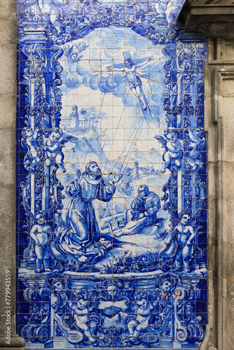 Painel de azulejos da Capela das Almas na Rua de Santa Catarina no Porto 