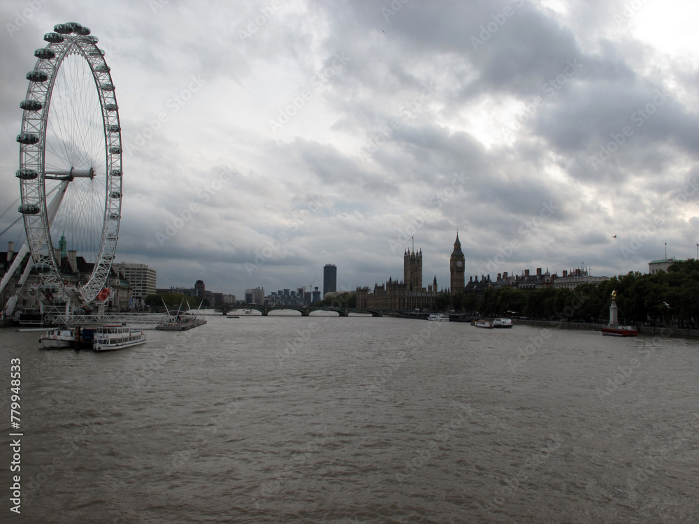 Obraz premium Thames river viewed southward from the Hungerford bridge - London - England - UK