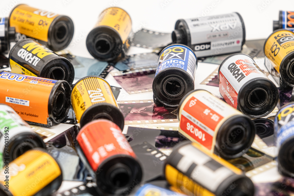 Lot Of 500 Empty 35mm Film Canisters – Fuji, Kodak, Generic Mix