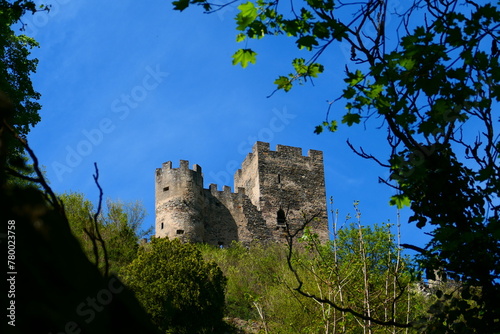 Blick auf die Burgruine Hinterhaus, Wachau (2) photo