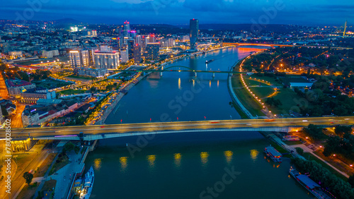 Cuadro en lienzo Sunset over Downtown Belgrade viewed behind the Sava river in Se
