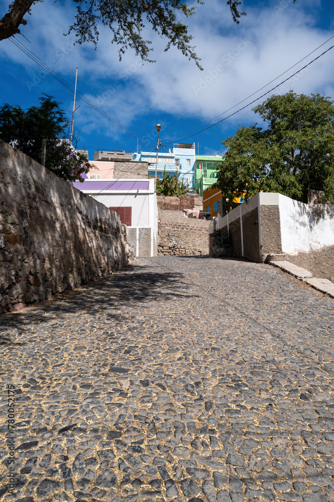un vieux bâtiment dans la ville de Mindelo sur l'île de Saint Vincent au Cap Vert en Afrique occidentale un vieux bâtiment dans la ville de Mindelo sur l'île de Saint Vincent au Cap Vert en Afrique occidentale