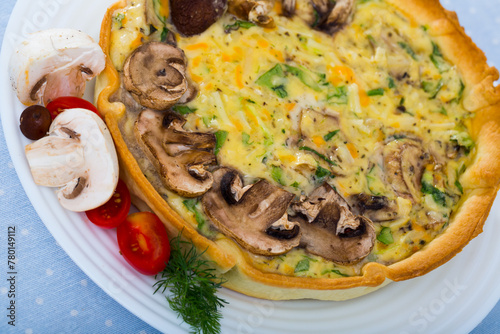 Delicious shortcrust pastry pie with porcini mushrooms, shiitake and champignons with sauce of Philadelphia and Cheddar cheese and yolks