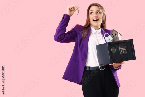 Young shocked woman with sa...