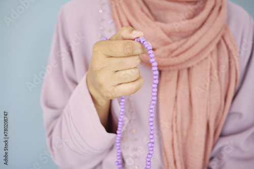 muslim women hand praying at ramadan 
