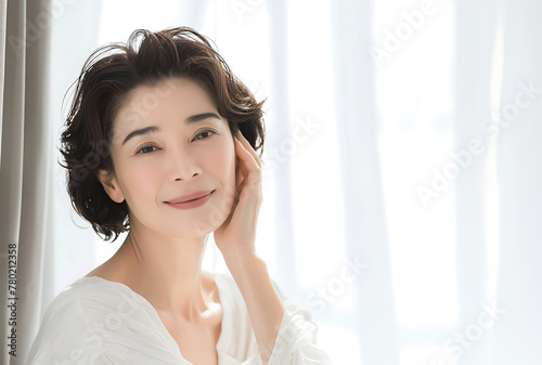 Free Download 部屋で肌に触れる中年女性　美容イメージ　AI - GFXLoad