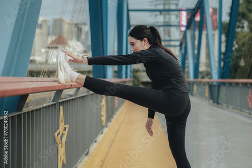 young woman exercise lightly on the bridge in the morning.