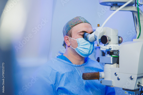 Schilderij op canvas Operation under a surgical microscope for vision correction